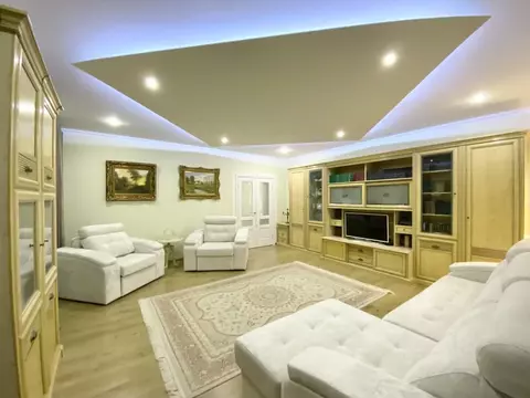 2-к кв. Астраханская область, Астрахань ул. Сен-Симона, 48к1 (90.8 м)