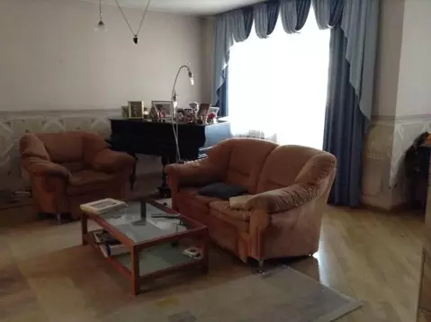 Продается 4-комнатная квартира