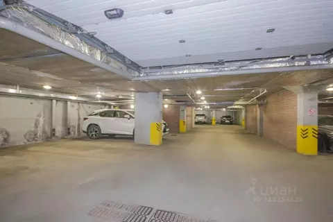 Гараж в Свердловская область, Екатеринбург ул. Белинского, 180 (15 м)