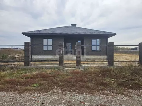 Дом в Воронежская область, Семилукский район, Губаревское с/пос, с. ...