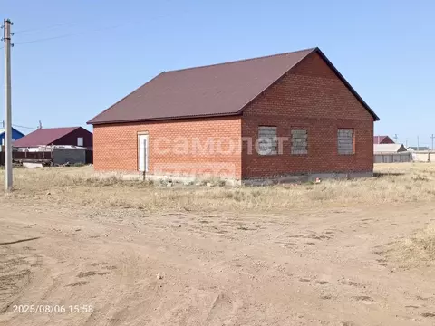 Дом в Калмыкия, Целинный район, с. Троицкое ул. Толстого, 53 (132 м)