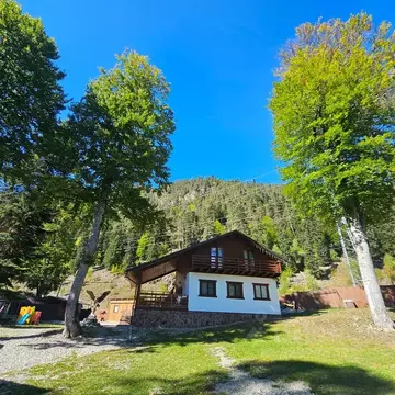 Дом в Карачаево-Черкесия, Зеленчукский район, с. Архыз  (140 м)