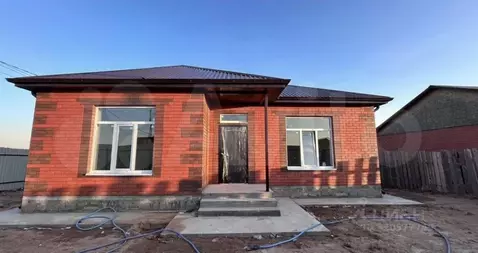 Дом в Астраханская область, Наримановский район, пос. Мирный  (100 м)