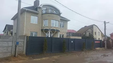 Дом в Волгоградская область, Волгоград пос. Латошинка, ул. Радужная, ...