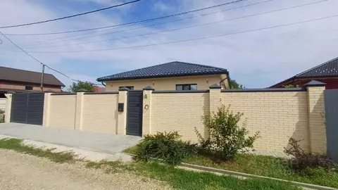 Дом в Краснодарский край, Динской район, Новотитаровская ст-ца ул. ...