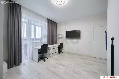 3-комнатная квартира: Краснодар, Стахановская улица, 1/5 (100 м)