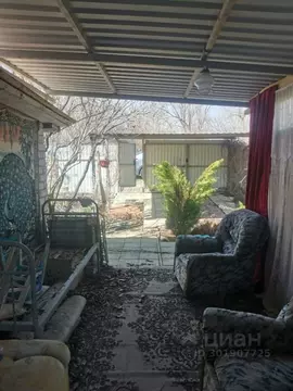 Дом в Волгоградская область, Дубовский район, Пичужинское с/пос, с. ...