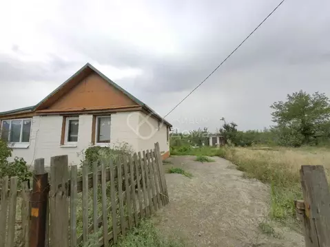 Дом в Волгоградская область, Светлоярский район, Кировское с/пос, ...