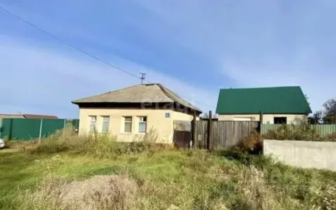 Дом в Курганская область, Далматовский муниципальный округ, с. ...