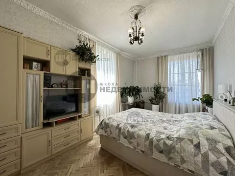 3-к кв. Санкт-Петербург Среднеохтинский просп., 40 (80.5 м)