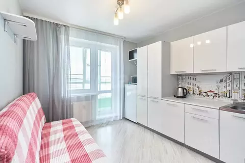 Студия Тюменская область, Тюмень ул. Новоселов, 117 (15.8 м)