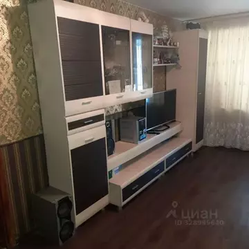 3-к кв. Омская область, Омск Городок Нефтяников мкр, ул. 1-я ...