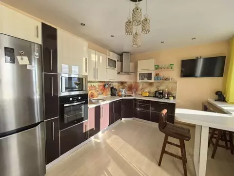 2-к кв. Амурская область, Благовещенск Зейская ул., 222 (77.6 м)