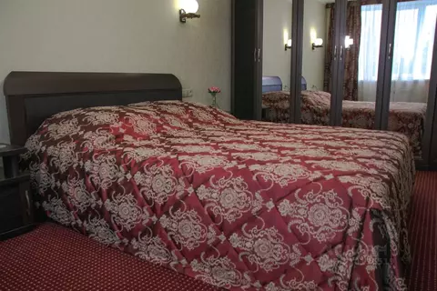 Комната Тюменская область, Тюмень ул. Челюскинцев, 12 (64.0 м)