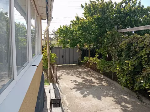 Дом в Крым, Сакский район, с. Суворовское ул. Суворовская, 1А (200 м)