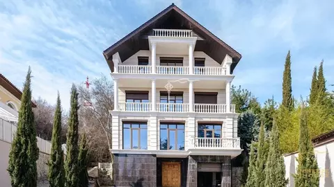 Дом в Крым, Ялта ул. Войкова, 33 (916 м)