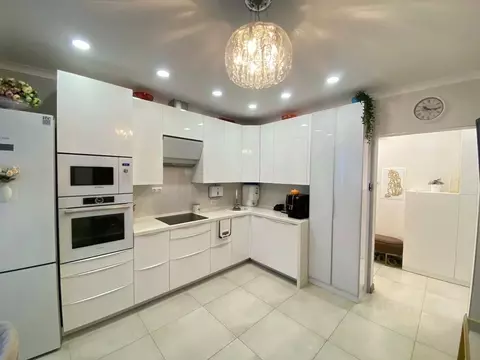 3-к кв. Крым, Евпатория просп. Ленина, 66 (72.8 м)