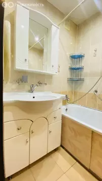 3-комнатная квартира: Киров, Октябрьский район, улица Орджоникидзе, 6 ...