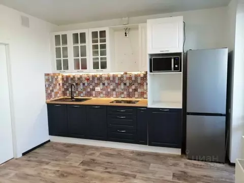 Студия Тюменская область, Тюмень ул. Фармана Салманова, 10 (30.0 м)