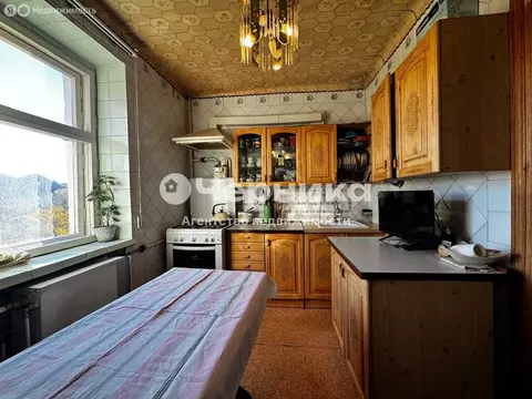 4-комнатная квартира: Шахты, Текстильная улица, 20 (75 м)