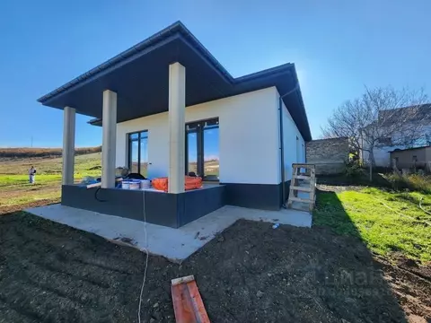 Дом в Крым, Симферопольский район, с. Урожайное ул. Подгорная (125 м)