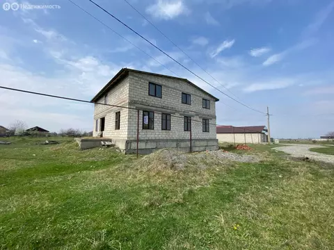 Дом в село Фиагдон, улица Кцоева, 35 (276 м)