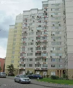 Торговая площадь (100 м)