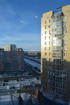 2-к кв. Омская область, Омск просп. Комарова, 15 (72.8 м)