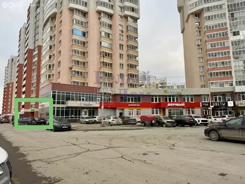 Торговая площадь (104.6 м)