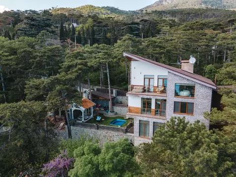 Коттедж в Крым, Ялта муниципальный округ, Восход пгт ул. Наташинская, ...