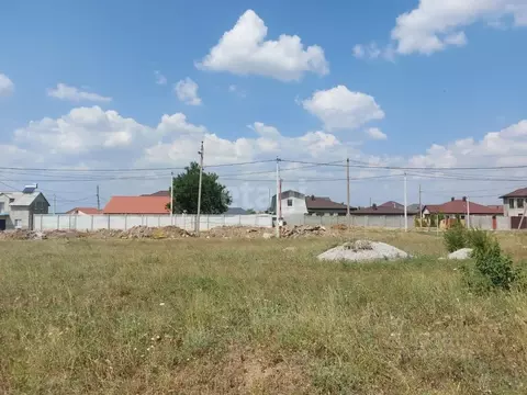 Участок в Крым, Симферопольский район, с. Мирное пер. ...