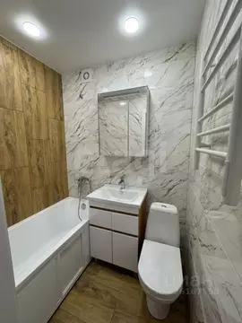 3-к кв. Омская область, Омск просп. Космический, 4 (54.8 м)