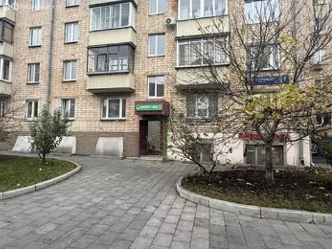 Торговая площадь (182.8 м)