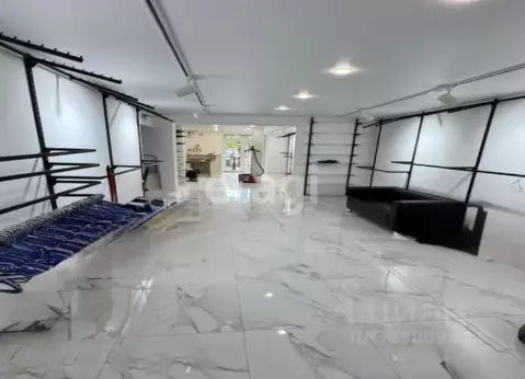 Торговая площадь в Крым, Кировское пгт ул. Кирова, 10 (62 м)