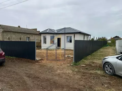 Дом в Крым, Сакский район, Лесновское с/пос, с. Владимировка ул. ...