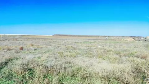 Участок в Крым, Сакский район, с. Суворовское ул. Суворовская, 1А (8.0 ...