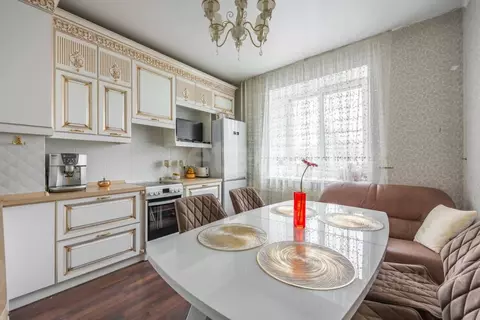 3-к кв. Санкт-Петербург Учительская ул., 18к3 (80.7 м)