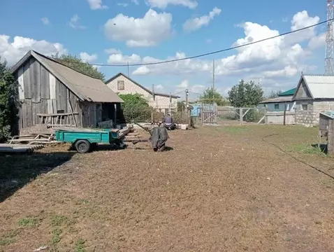 Дом в Волгоградская область, Еланский район, Вязовское с/пос, с. ...