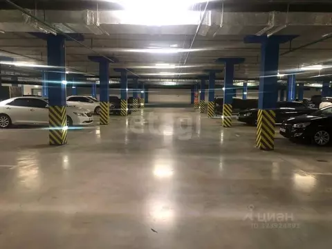 Гараж в Тюменская область, Тюмень ул. Федюнинского, 60с1 (15 м)