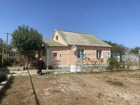 Дом в Крым, Сакский район, Штормовское с/пос, с. Приветное  (96 м)