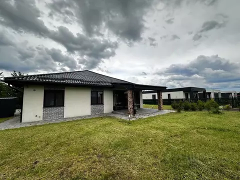 Дом в Калининградская область, Гурьевский муниципальный округ, пос. ...