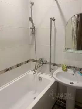 3-к кв. Омская область, Омск просп. Королева, 12 (60.0 м)