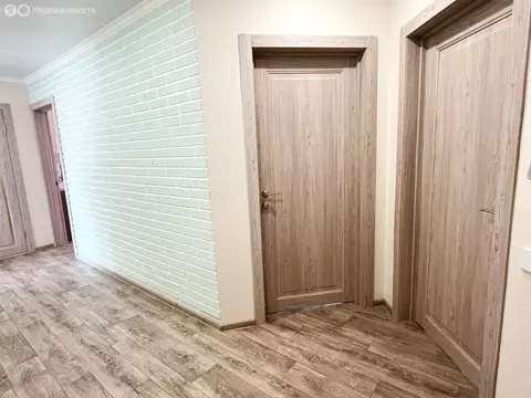 3-комнатная квартира: Энгельс, Петровская улица, 90 (74 м)