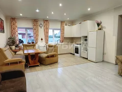 Дом в Тюменская область, Тюменский район, д. Зубарева Центральная ул. ...