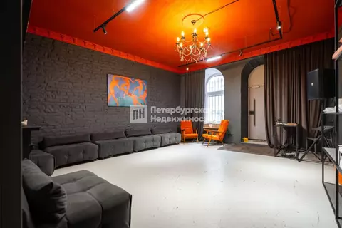 Торговая площадь в Санкт-Петербург 7-я Советская ул., 30 (56 м)