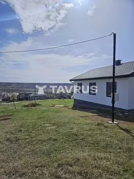 Дом в Крым, Симферопольский район, с. Пожарское ул. Винницкая, 1 (96 ...