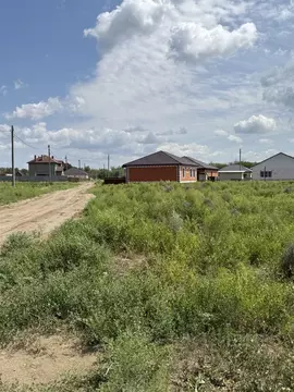 Участок в Астраханская область, Приволжский район, с. Началово пер. ...