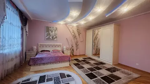 3-к кв. Краснодарский край, Краснодар Офицерская ул., 36 (150.0 м)