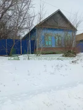 Дом в Саратовская область, Дергачевское муниципальное образование, с. ...