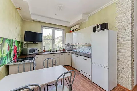 Продается 4-комнатная квартира